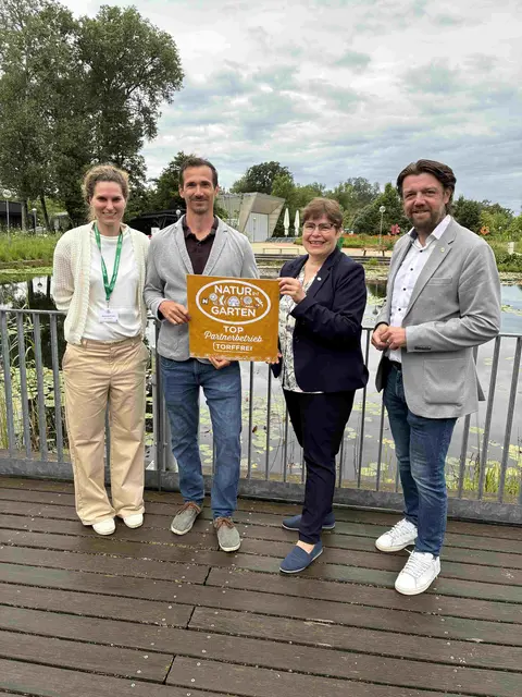 Barbara Friess („Natur im Garten“ Partnerbetriebe), Michael Debnar (WUK bio.pflanzen – Soziale Landwirtschaft), „Natur im Garten“ Geschäftsführerin Christa Lackner und „Natur im Garten“ Geschäftsführer Matthias Wobornik. | Foto: Natur im Garten