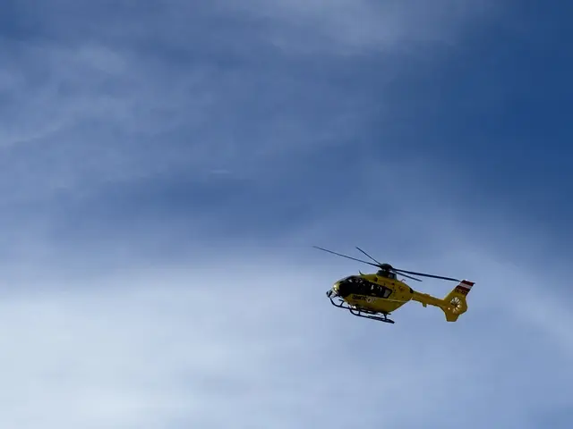 Der Familienvater setzte mit seinem Mobiltelefon den Notruf ab (Symbolfoto) | Foto: MeinBezirk.at