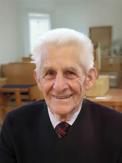 Alois Lichtenwagner, „Schneider in Alkrucken“ aus Krenglbach ist am 12.7.2026 im 92. Lebensjahr verstorben.