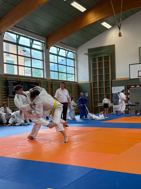 Auch die Erwachsenen lieferten starke Kämpfe. | Foto: Judounion Hallein-Golling