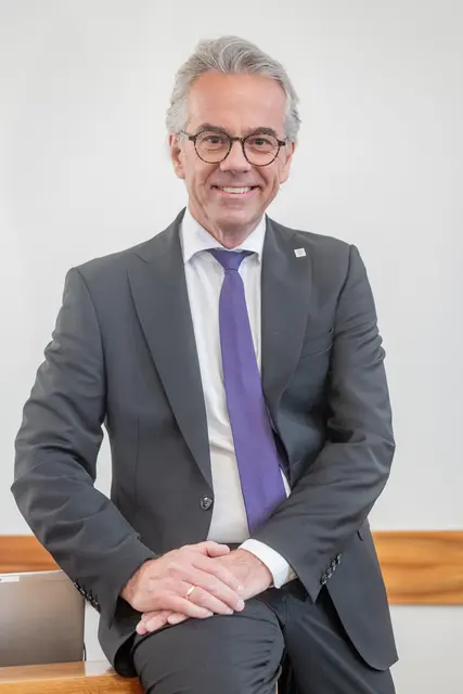 Am Mittwoch, 15. Juli 2026, wurde Christoph Brandstätter (ÖVP) neuer Vizebürgermeister der Stadt Salzburg. Die offizielle Angelobung erfolgte im Rahmen einer Gemeinderatssitzung in die Hand von Landeshauptfrau Karoline Edtstadler. | Foto: Stadt Salzburg/Wildbild