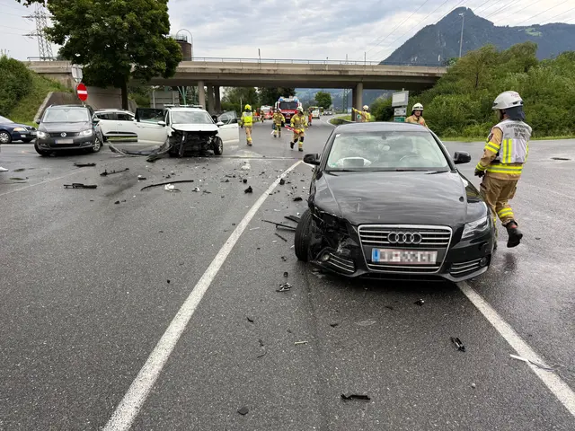 Zwei Fahrzeuge waren in den Verkehrsunfall verwickelt. | Foto: ZOOM.TIROL