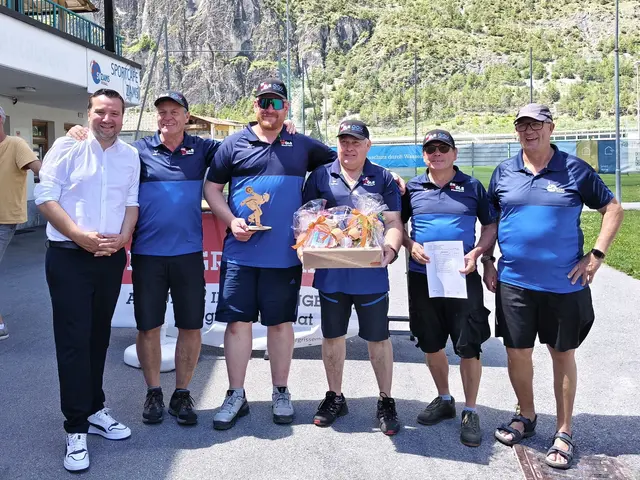 1. Platz SK Völs: Der SK Völs blieb ungeschlagen und sicherte sich den Sieg beim 8. Zammer Lochputz-Turnier – der Zammer Bürgermeister Benedikt Lentsch gratulierte. | Foto: SV Zams Stocksport 