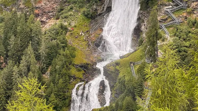 Beim Stuibenfall in Umhausen endete eine groß angelegte Suchaktion am Mittwochabend tragisch. | Foto: ZOOM.TIROL