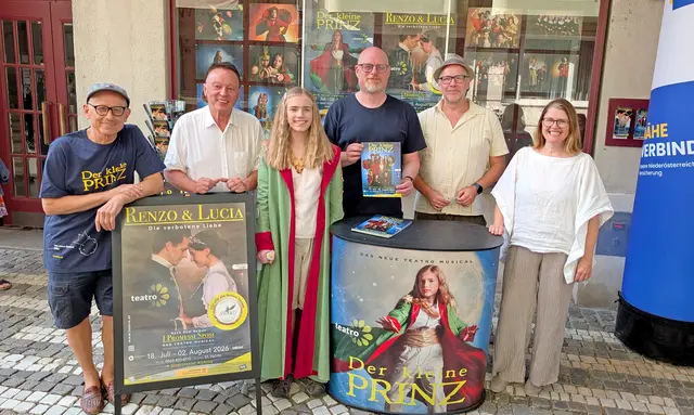 Premiere für das neue teatro-Musical "Der kleine Prinz" im Stadttheater. Von links: Norberto Bertassi, Hannes Weninger, Hauptdarsteller Niklas Petzer, Stephan Schimanowa, Norbert Holoubek und Barbara Kreuzer.  | Foto: Stadtgemeinde Mödling / cb
