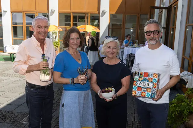 Auftakt für die Klimaoase. Im Bild: v.l.n.r.: Richard Krausler, "Rotary Club", Susanne Pichler, "Empathia" mit Stadträtin Andrea Brandner und Caritas-Direktor Kurt Sonneck beim Start der ersten Klimaoase in der Pfarre St. Paul. | Foto: Caritas Salzburg