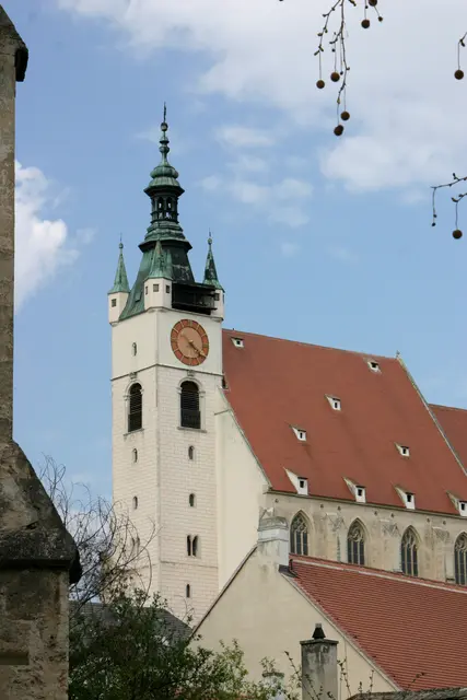 Die Schwingungsmessungen am Turm der Krems Piaristenkirche liefern wichtige Erkenntnisse für die statische Begutachtung des historischen Bauwerks. | Foto: Stadt Krems