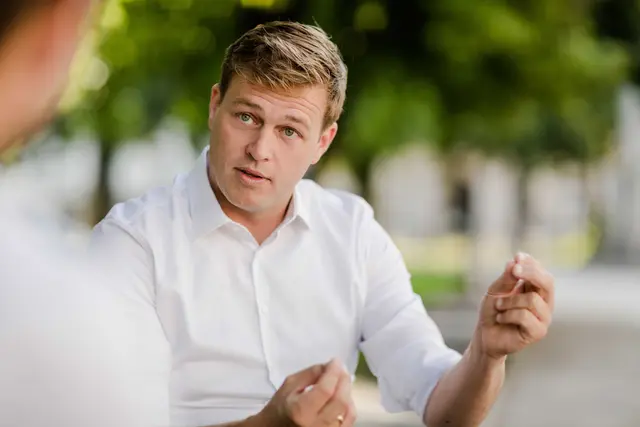 Umweltlandesrat Stefan Kaineder kritisiert Aufhebung des Räumungsbescheids für Altreifen-Deponie in Ohlsdorf scharf. | Foto: Die Grünen OÖ (Archivfoto)
