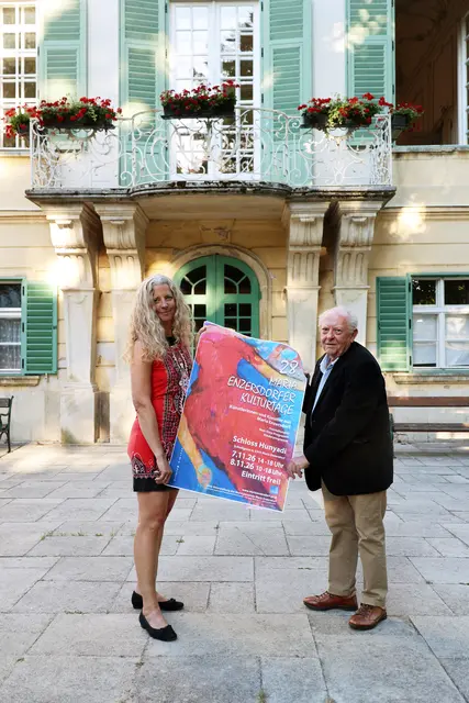 Kulturgemeinderat Horst Kies und die Leiterin der Maria Enzersdorfer Kulturabteilung Nadjeschda Morawec laden alle Maria Enzersdorferinnen und Maria Enzersdorfer dazu ein, ihr künstlerisches Können und Wirken bei den Maria Enzersdorfer Kulturtagen im November zu präsentieren. | Foto: Marktgemeinde Maria Enzersdorf