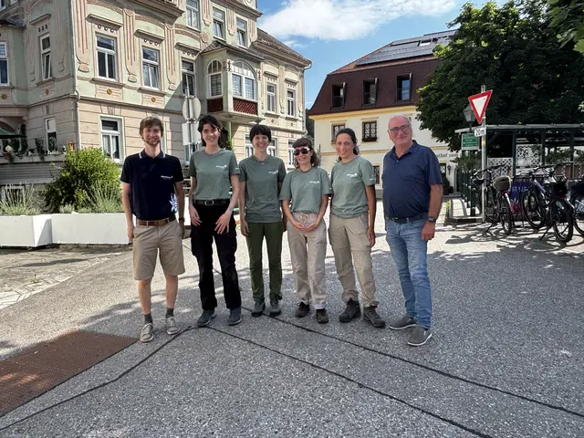 Jakob Kößl, Umweltreferentstellvertreter der Sektion Waidhofen an der Ybbs, Paula Bosbach, Studentin und Teilnehmerin am Projekt, Annika Teufel aus Waidhofen, Projektleiterin des Alpenvereins,  | Foto: Dietl-Schuller