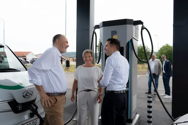 Mit der Eröffnung der ersten zentralen E-Tankstelle in Mattersburg startet das Burgenland ein neues Konzept für die Elektromobilität. | Foto: Burgenland Energie AG