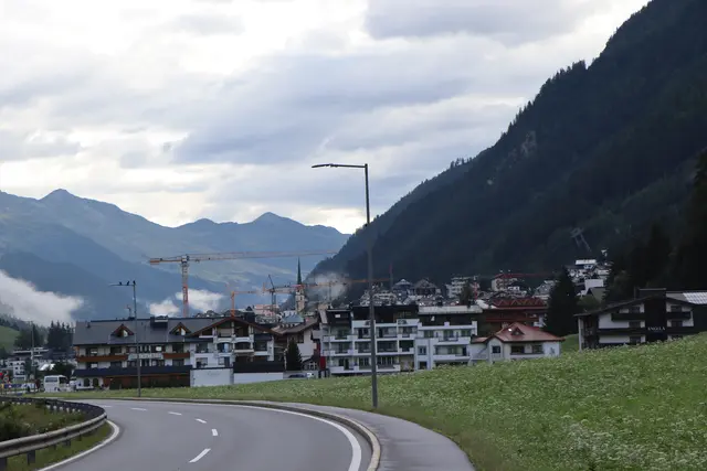 Derzeit wird in Ischgl an allen Ecken auf Hochtouren gearbeitet. | Foto: Thomas Seelos