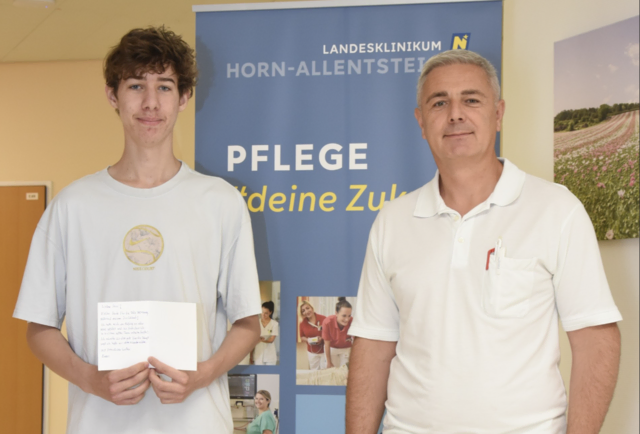 Eneas Menner überraschte zum Abschied mit einer persönlichen Dankeskarte. | Foto: LK Horn