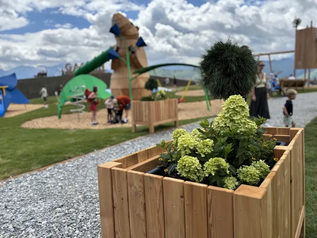 Einige Blumen verzieren die Erlebnisanlage. | Foto: Christian Amtmann