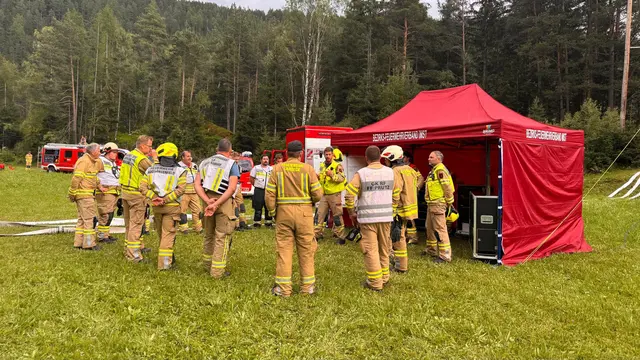 Trauer und Bestürzung bei den Einsatzkräften nach dem tödlichen Alpinunfall in Umhausen. | Foto: zoom.tirol