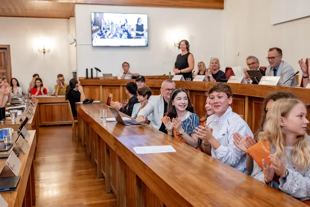 Die Kinderstadt-Regierung von Mini-Salzburg besuchte den Salzburger Gemeinderat.  | Foto: Stadt Salzburg/Wildbild