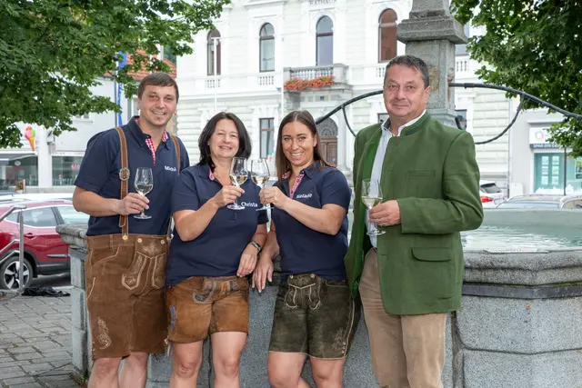 Die Bezirks-ÖVP freut sich auf viele Besucherinnen und Besucher. Am Bild Bezirksgeschäftsführer Michael Lettner, Christa Lehner, Natalie Tauber und Bezirksparteiobmann Anton Froschauer. | Foto: Boris Mitterlehner