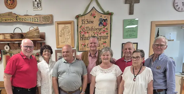 Obmann Rudolf Mickl und sein Team mit Bezirksobmann Karl Schwabe blicken auf ein erfolgreiches Vereinsjahr zurück. | Foto: Privat
