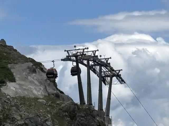 Die bequeme Auffahrt mit der Gondel zur Bergstation. | Foto: Christian Amtmann