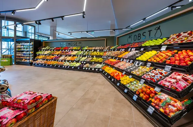 Der Frischemarktplatz im neuen Supermarkt präsentiert sich in modernem Design. | Foto: SPAR/Krug