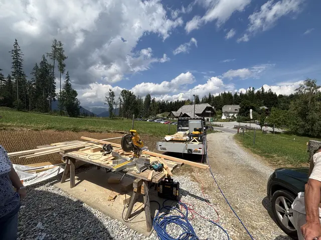 Derzeit ist noch Baustelle, errichtet wird das Baumhaus von der Firma Zündel. | Foto: MeinBezirk/Angelika Kern