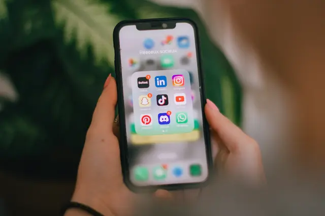 Immer mehr junge Menschen nutzen Apps wie Instagram &amp; CO. Doch ob dies in Zukunft auch noch so sein wird, bleibt unklar. Mit dieser Umfrage wollen wir Licht ins Dunkel bringen!  | Foto: unsplash / Swello