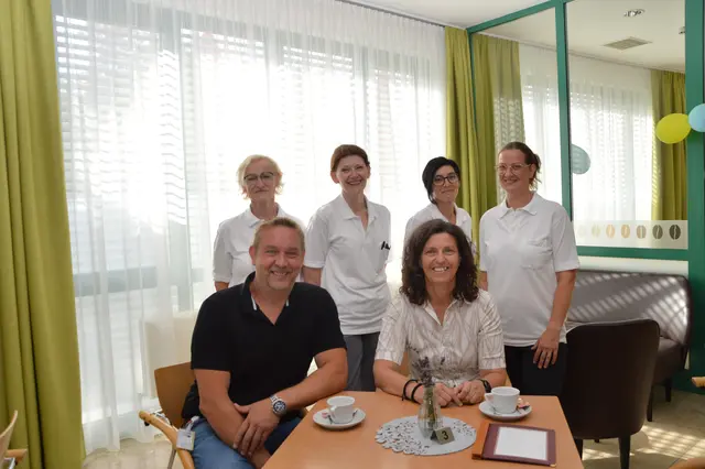 Birgit Kainrath, Robert Zeindl, Karin Huber, Sonja Schindler, Romana Trojan und Romana Schierer in der  Cafeteria. | Foto: Landesklinikum Waidhofen/Thaya