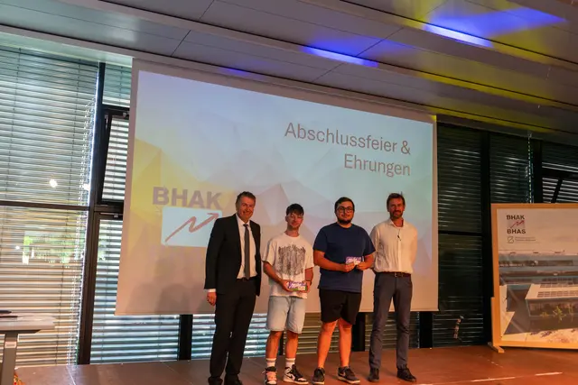 "Pfandflaschensammler" | Foto: BHAK/BHAS/PFLEGE.FS Schwaz