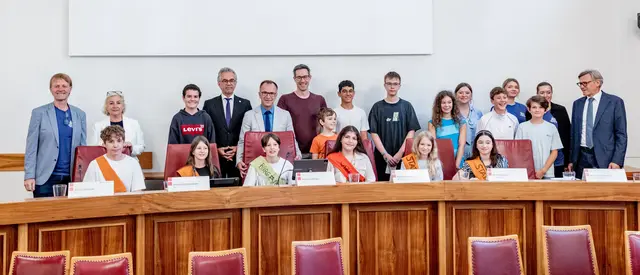 Die Kinderstadt-Regierung von Mini-Salzburg besuchte den Salzburger Gemeinderat.  | Foto: Stadt Salzburg/Wildbild