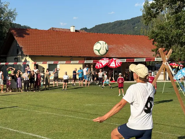 Fairer Sport und große Party: Kirchdorfer Faustball-Stadtmeisterschaft. | Foto: Jürgen Aicher