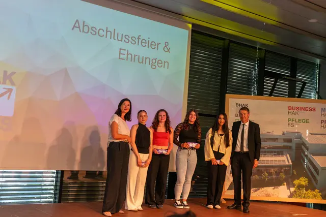 erfolgreiche Pionierinnen aus der 1 AFS (PFLEGE)