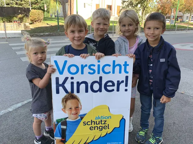 Gerade dort, wo Kinder spielen, mit dem Fahrrad unterwegs sind oder den Schulweg zurücklegen, ist besondere Vorsicht gefragt.