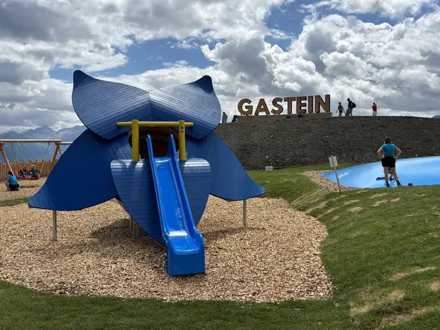 Eine Rutsche aus einem Enzian. | Foto: Christian Amtmann