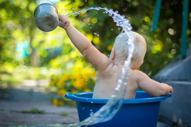 Am Freitag sind bis zu 33 Grad angesagt. Eine Abkühlung kommt da also jederzeit gelegen.  | Foto: Lubomirkin / Unsplash