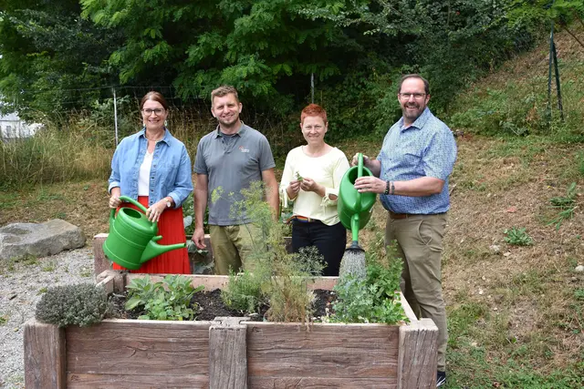 Umweltgemeinderätin Michaela Pfaffeneder, Martin Zehetgruber (Sozialdienst Mostviertel - StadtOase), Klimaschutzgemeinderätin Birgit Kern und Vizebürgermeister Markus Brandstetter. | Foto: Stadt Amstetten