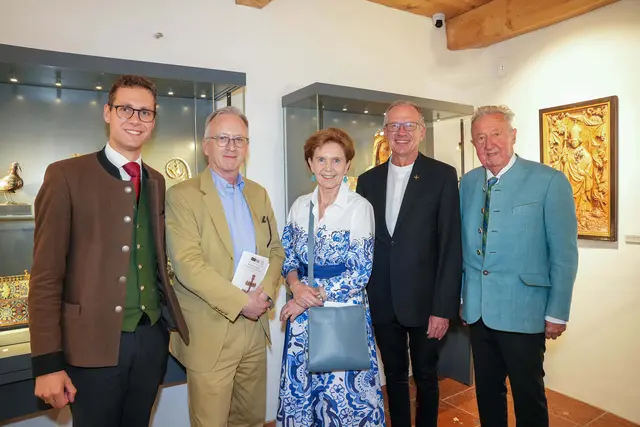 v.l.n.r.: Andreas Herzog (Kustos und Obmann Bergbau Museum Leogang), Rupert Klieber (Kirchenhistoriker), Landtagspräsidentin Brigitta Pallauf, Roland Kerschbaum (Österr. Geistlicher und Kunsthistoriker), Hermann Mayrhofer (Ehrenobmann und Kuratoriumsvorsitzender Bergbau Museum Leogang).  | Foto: Land Salzburg/Neumayr/Hölzl