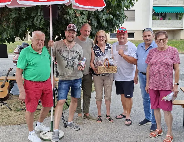 vl.Obmann Wolfgang Hobel, Die Neffen Andreas Hobel, Stadtrat Matthias Furian, i.v Anni Primus, Günther Radl, Landespräsident Dieter Hacker und Renate Rachoinig.
 | Foto: Privat