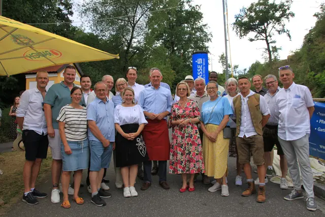 Josef Schachinger, Benjamin Steyrer, Margot Luger, Daniel Fischer, Wolfgang Kaufmann, Johannes Preissl, Rosi Stattler, Silke Dammerer, Martin Kaiser, Gerhard Karner, Daniela Obleser, Abt em. Georg Wilfinger, Gerhard Bürg, Abbe Felix, Sonja Thallinger, Gerlinde Gröschelbauer, Thomas Heinreichsberger, Jürgen Gottwald, Thomas Pfaffeneder, Leopold Wanderer | Foto: Verein Hospiz Melk