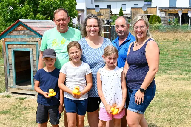 Robert Lochner, Sonja Lochner, Gerhard Steindl und Caroline Hofbauer mit den Kindern Lukas, Valentina und Laura.  | Foto: Langstadlinger / Stadtgemeinde Horn