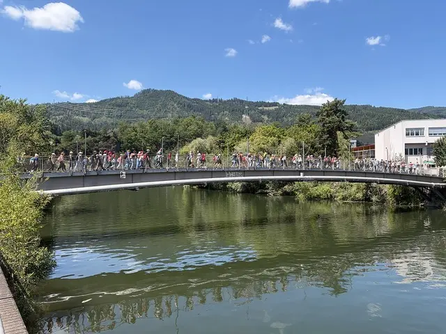 Die Reisegruppen ziehen durch die Stadt. | Foto: KJSÖ/Schneider Christina