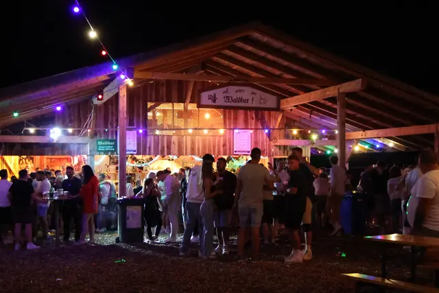 Wenn sich der Festplatz in Hallwang wieder in einen beliebten Treffpunkt für Feierfreudige verwandelt, ist es Zeit für das traditionelle Hallwanger Waldfest. 