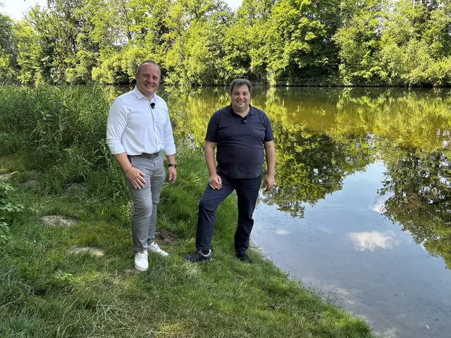 Auf der Winklarner Ybbswiese: Winklarns Bürgermeister Peter Ebner und Landtagsabgeordneter Mario Wührer, Vizebürgermeister aus Waidhofen.