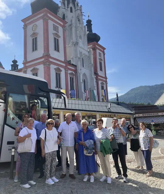 Die Wallfahrerinnen und Wallfahrer des Seniorenbundes Neckenmarkt vor der Basilika Mariazell. | Foto: Paul Mayerhofer