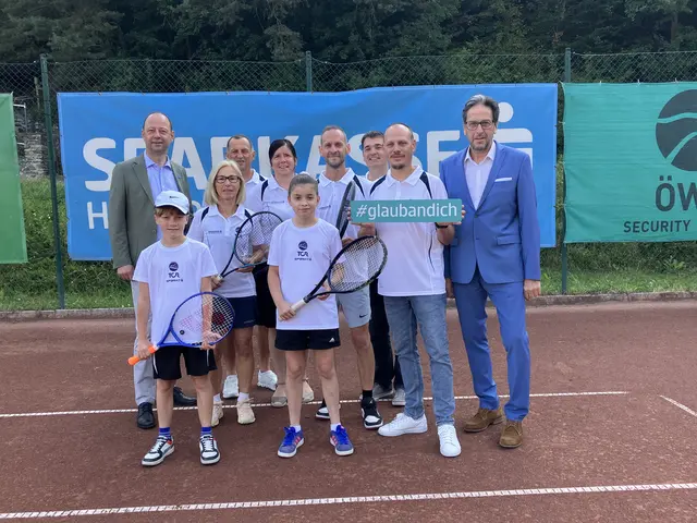 Dank der Unterstützung der Sparkasse Horn tritt der Tennisclub Rosenburg ab sofort in neuen Vereins-Trikots auf. | Foto: Tennisclub Rosenburg