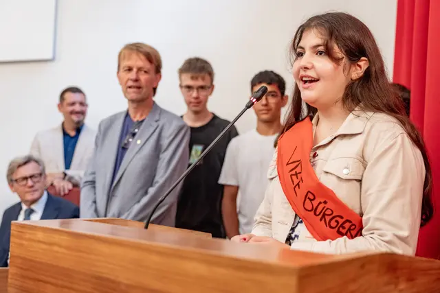 Die Kinderstadt-Regierung von Mini-Salzburg besuchte den Salzburger Gemeinderat.  | Foto: Stadt Salzburg/Wildbild