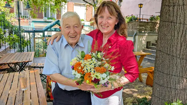 Jubilar Otto Pferschy mit Mödlings Bürgermeisterin Silvia Drechsler. | Foto: Stadtgemeinde Mödling