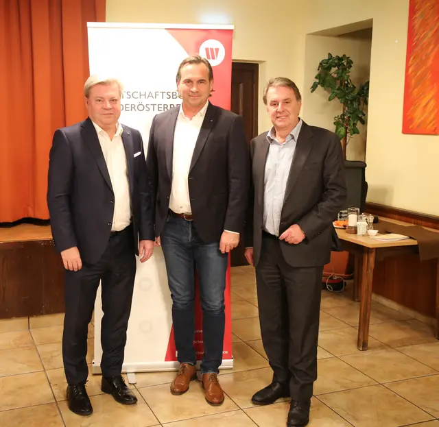 Abgeordneter zum Nationalrat WBNÖ Direktor Harald Servus, Bezirksgruppenobmann in Tulln Christian Bauer und WKNÖ Präsident WBNÖ Landesgruppenobmann Wolfgang Ecker über die Senkung der Lohnnebenkosten. | Foto: WBNOE