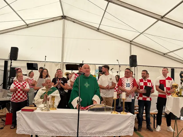 Pfarrer Zdravko Gasparic bei der Heiligen Messe | Foto: BKB