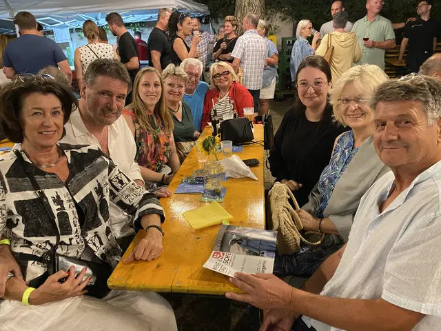 Es wurde ausgelassen weitergefeiert nach dem Konzert | Foto: Gesa Buzanich
