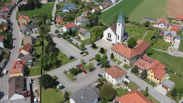 Nach Grundsatzbeschlüssen in den Jahren 2021 und 2024 sprach sich die Bevölkerung im März 2026 mit 515 zu 500 Stimmen für die Errichtung eines neuen Gemeindezentrums aus. | Foto: Gemeinde Sigmundsherberg